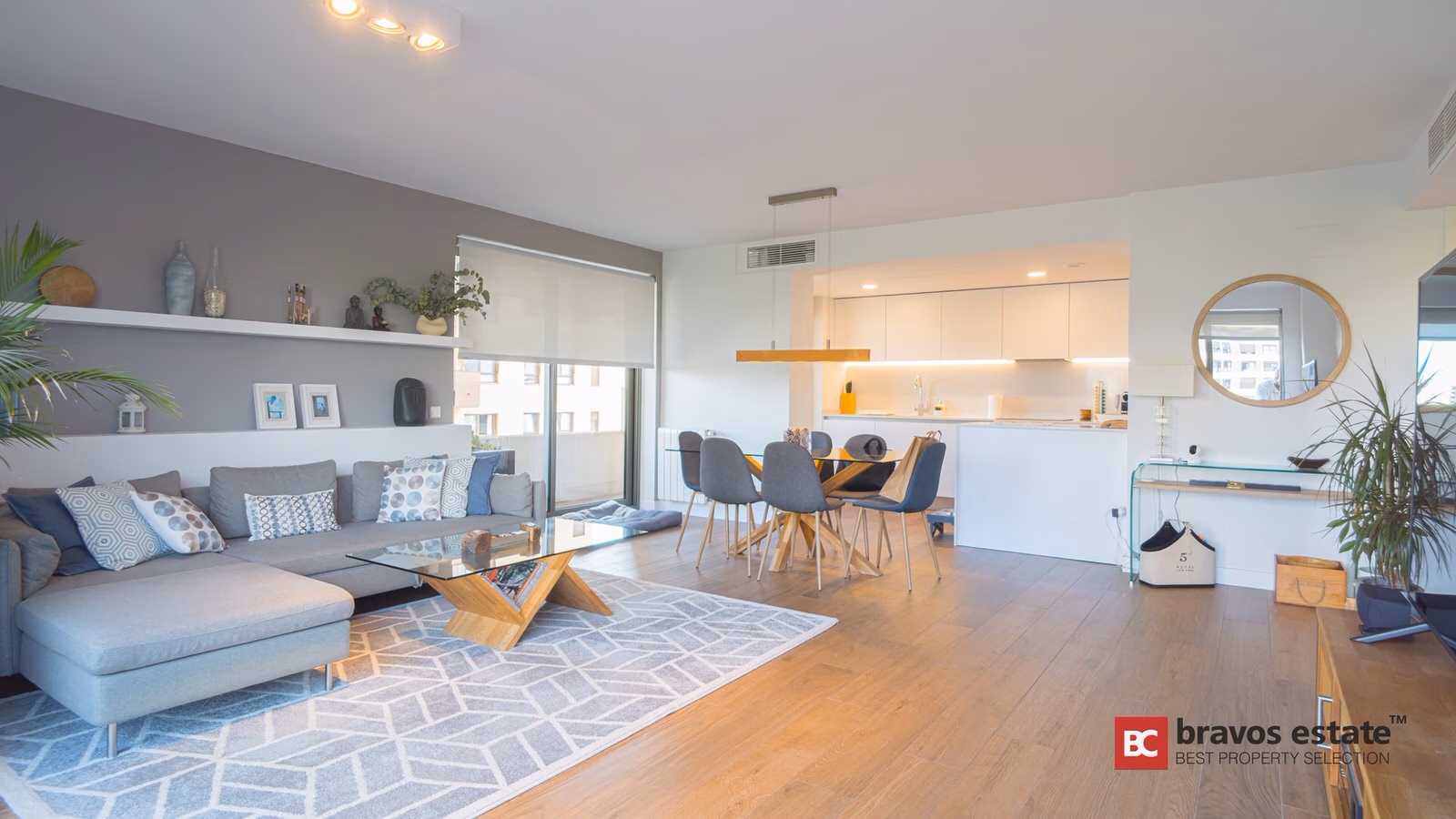 Beachside 4-Bedroom Apartment in Playa de San Juan · 146 m² - 8