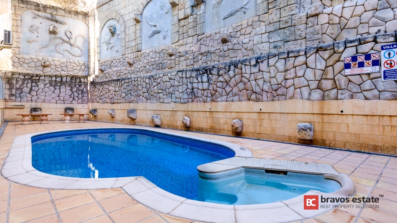 Seafront 2-Bedroom Apartment in Altea - 22