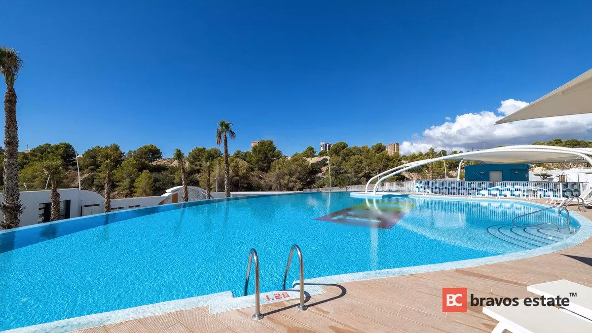 Apartamento Frente al Mar de 3 Dormitorios en Benidorm - 2