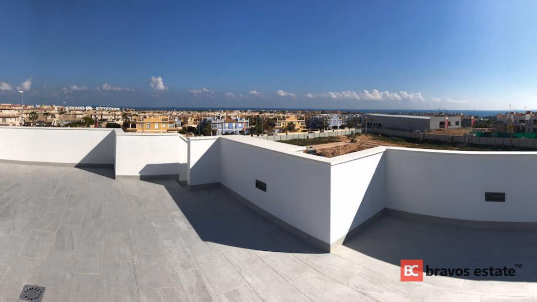 Spacious 3-Bedroom Villa in Cabo Roig - 6