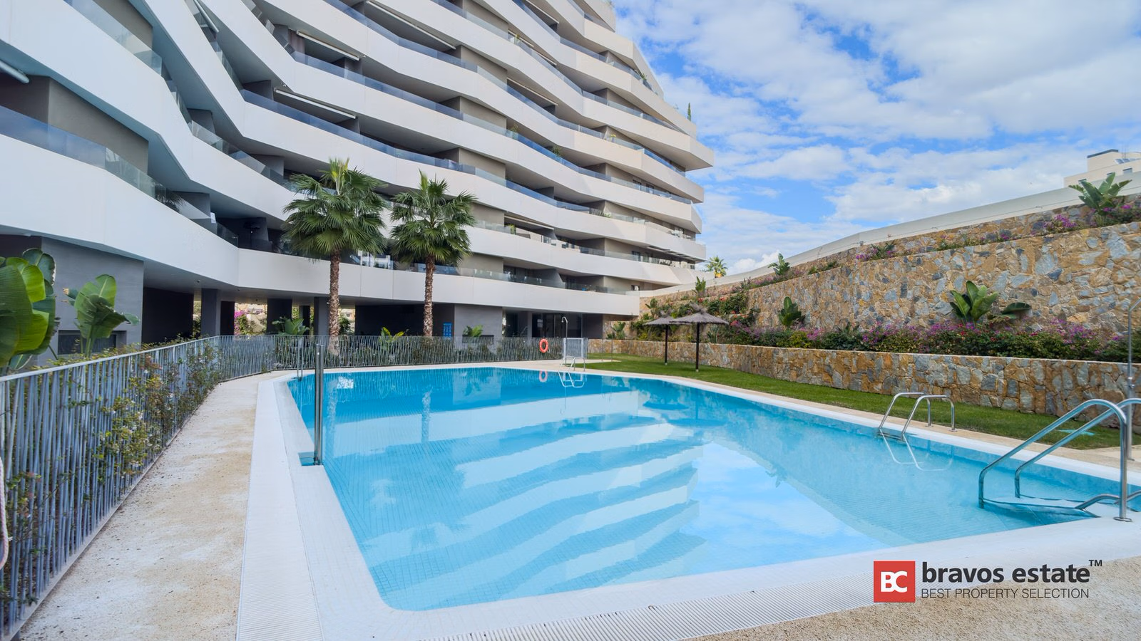 Beachside 4-Bedroom Apartment in Playa de San Juan · 146 m² - 27