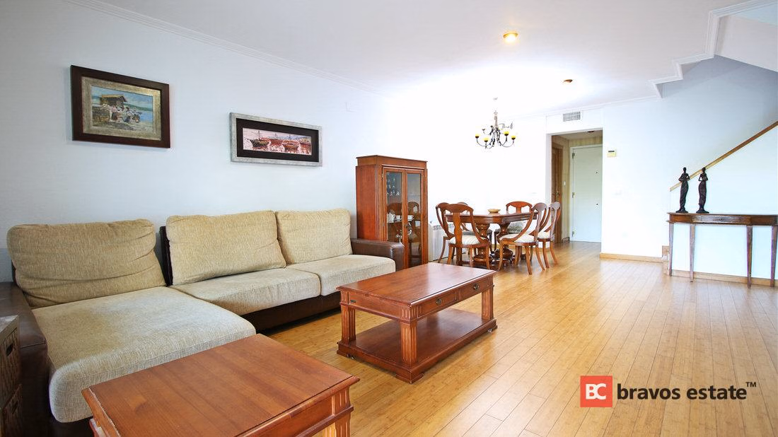 Spacious 4-Bedroom Bungalow in Playa de San Juan - 3
