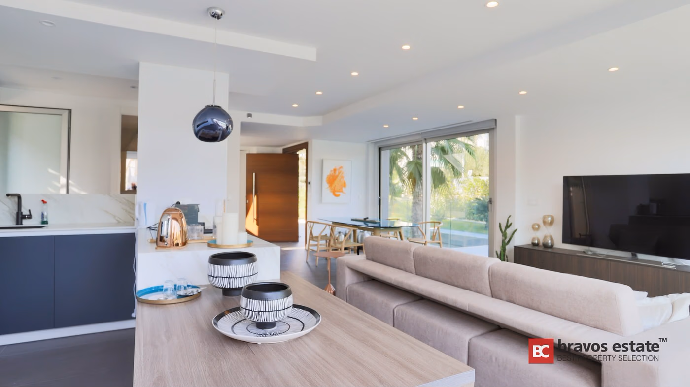 Beachside 7-Bedroom Villa in Playa de San Juan - 9