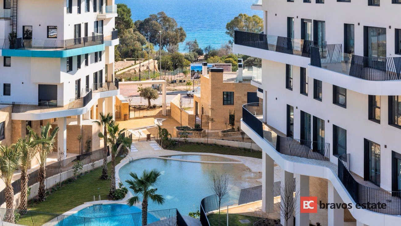 Seafront 3-Bedroom Apartment in Villajoyosa · 138 m² - 9