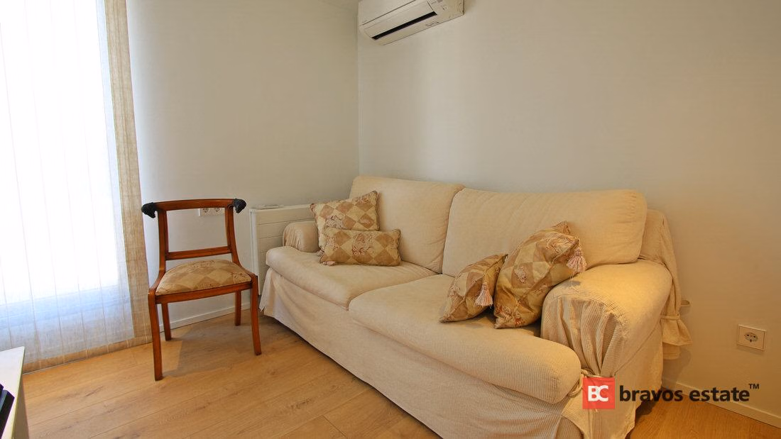 Beachside 4-Bedroom Villa in Alicante - 10