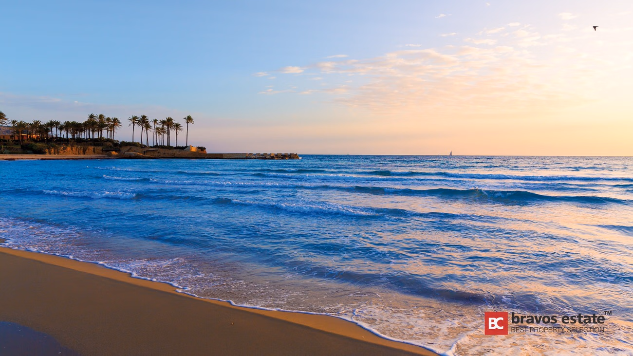 Beachside 3-Bedroom Apartment in Javea - 22