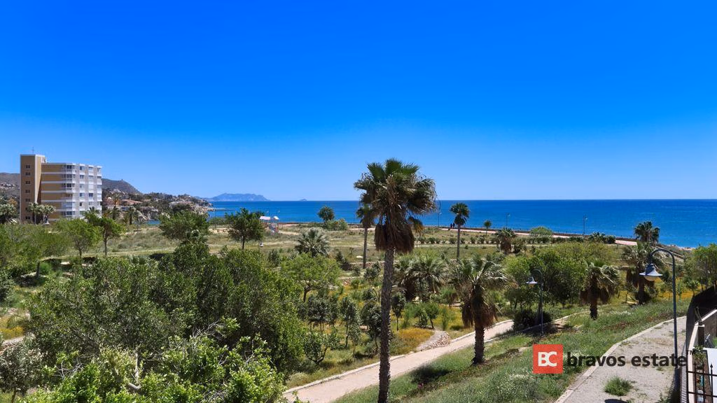Seafront 3-Bedroom Bungalow in El Campello - 12