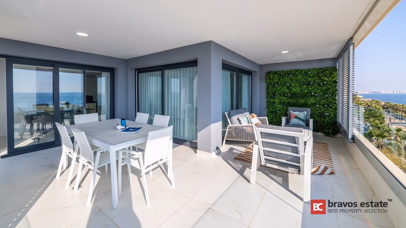 Apartamento Frente al Mar de 3 Dormitorios en Punta Prima - 8