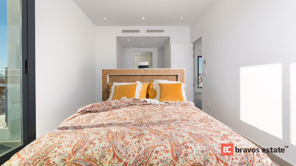 Spacious 3-Bedroom Villa in Ciudad Quesada - 13