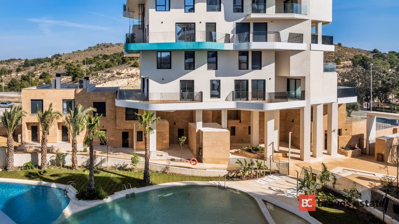 Seafront 3-Bedroom Apartment in Villajoyosa · 138 m² - 11