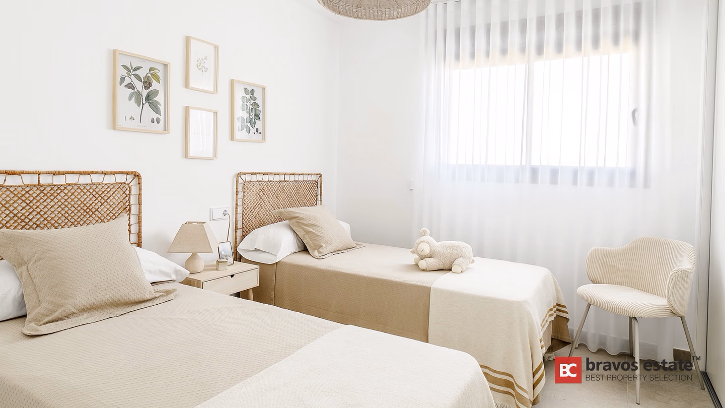 Beachside 3-Bedroom Apartment in Arenales del Sol - 9