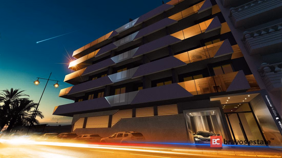 Seafront 2-Bedroom Apartment in Torrevieja - 8