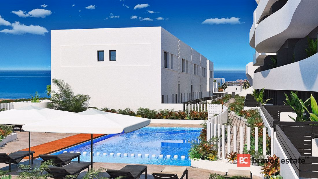 Beachside 3-Bedroom Apartment in Guardamar del Segura - 11