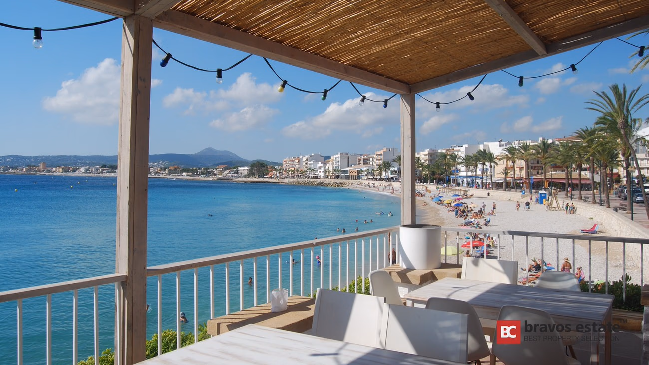 Beachside 3-Bedroom Apartment in Javea - 21