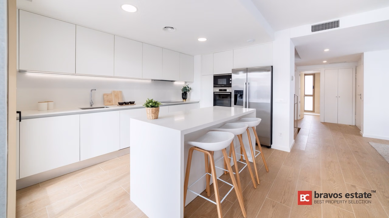 Bungalow Espacioso de 4 Dormitorios en Alicante - 4