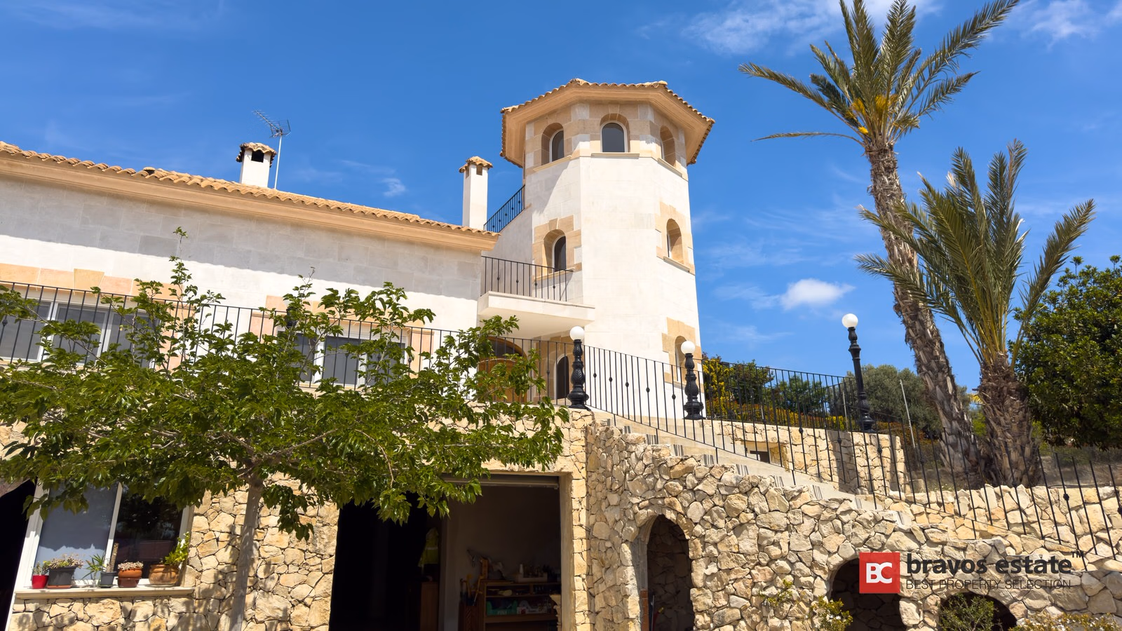 Spacious 5-Bedroom Villa in Mutxamel - 4