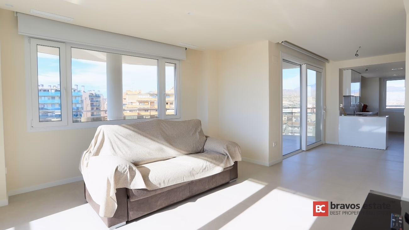 Seafront 3-Bedroom Apartment in El Campello - 5