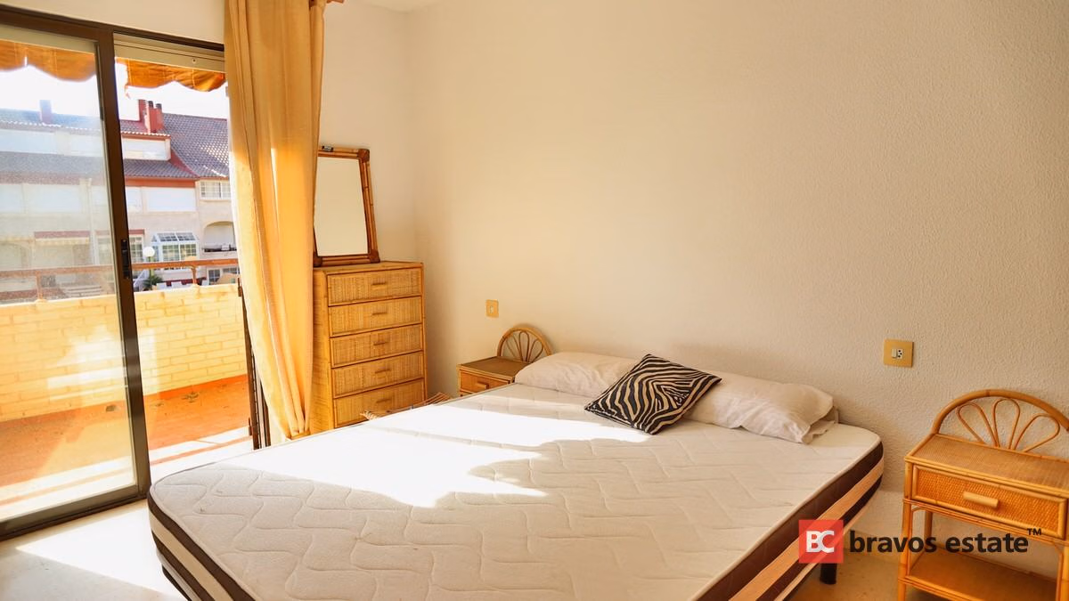 Seafront 6-Bedroom Bungalow in El Campello - 12