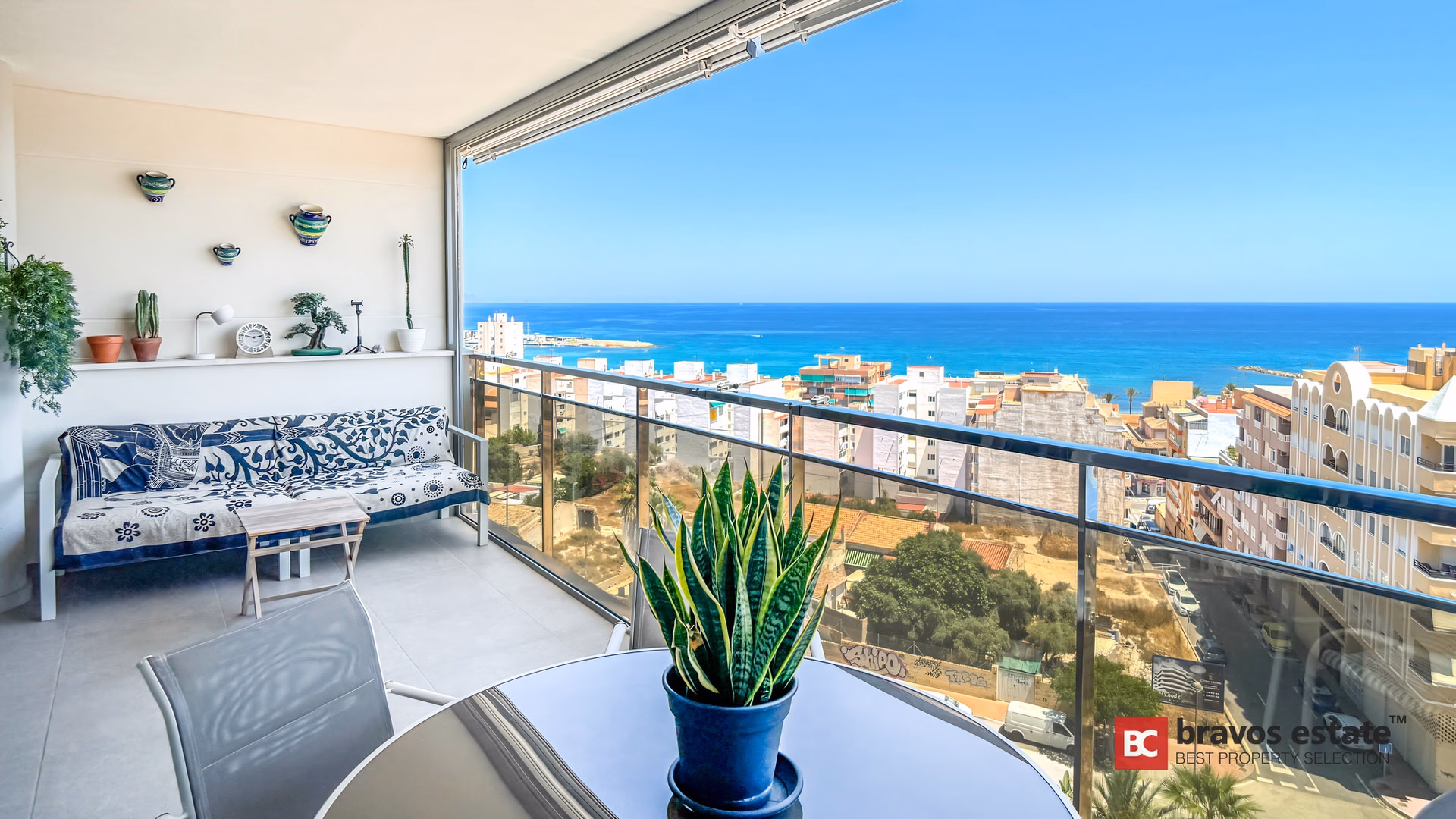 Seafront 3-Bedroom Apartment in El Campello 1