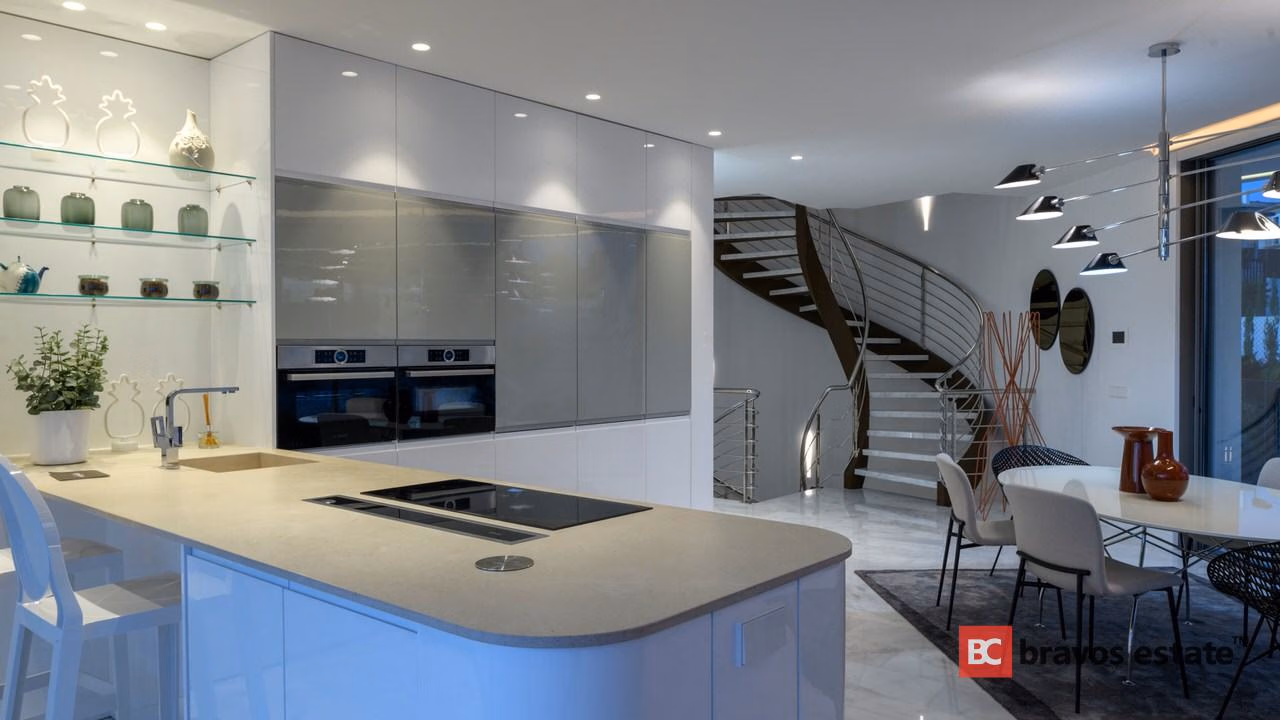 Spacious 4-Bedroom Villa in Finestrat · 331 m² - 9