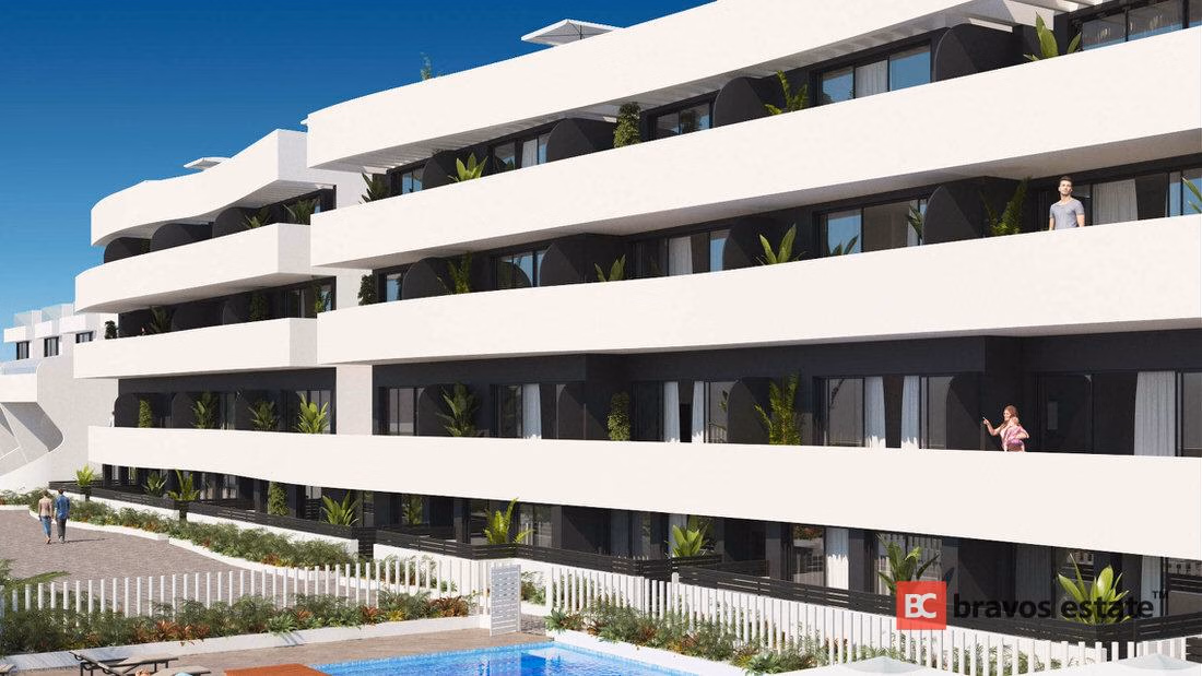 Beachside 3-Bedroom Apartment in Guardamar del Segura - 9