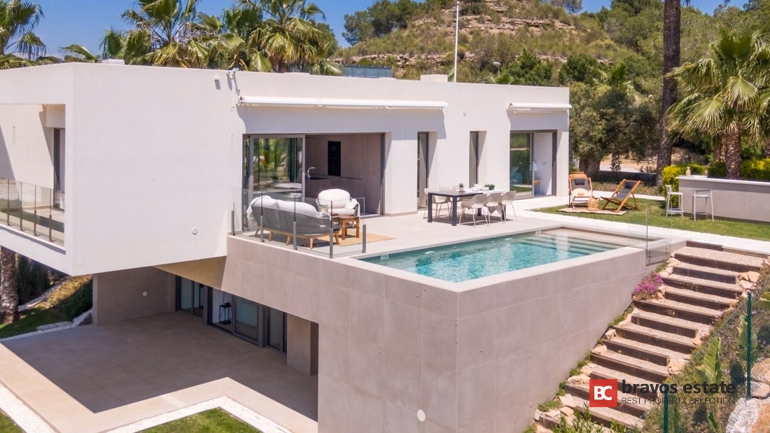 Villa Espaciosa de 3 Dormitorios en Las Colinas - 2