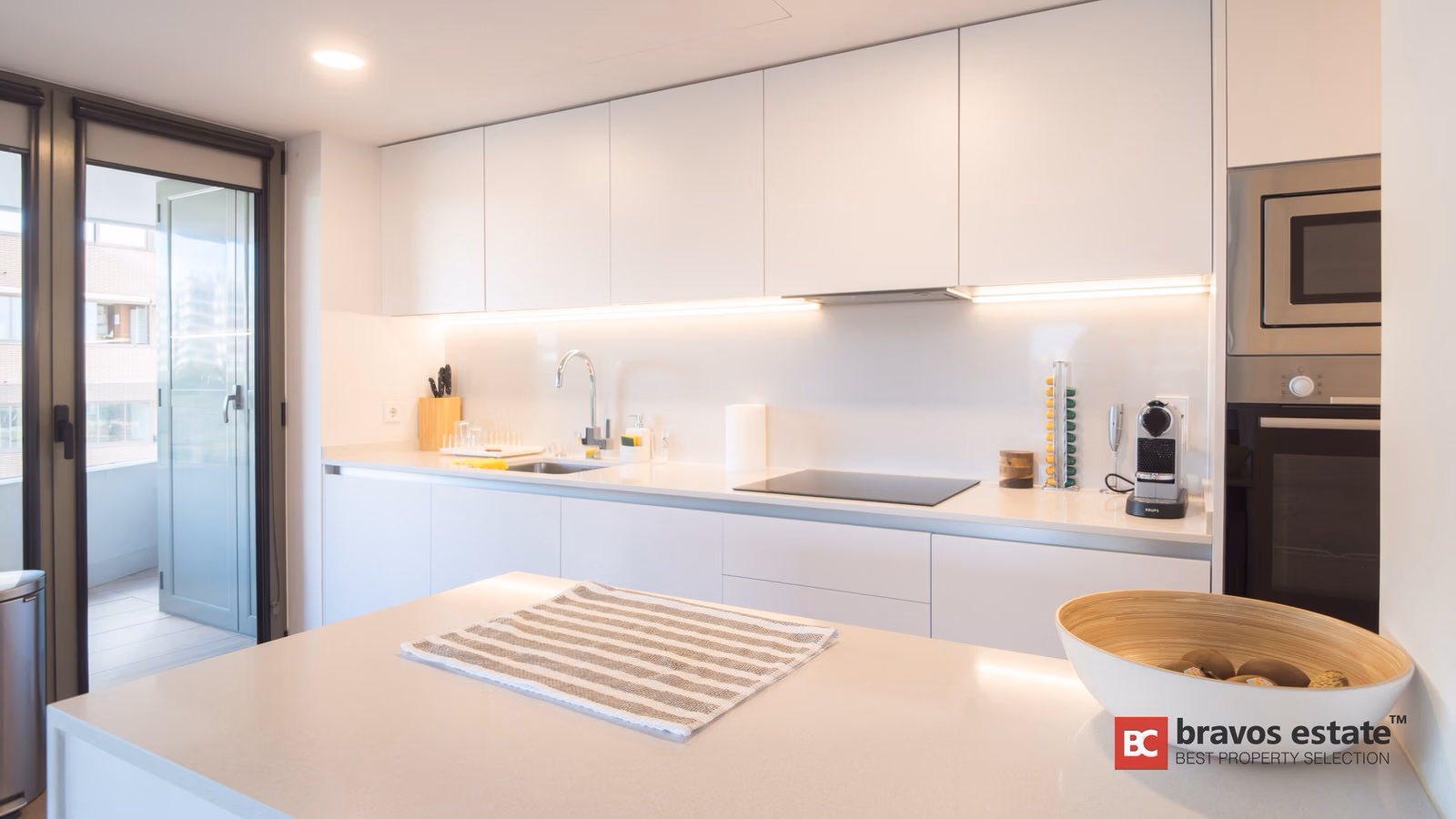 Beachside 4-Bedroom Apartment in Playa de San Juan · 146 m² - 13