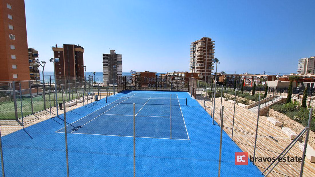 Seafront 2-Bedroom Apartment in Benidorm - 2