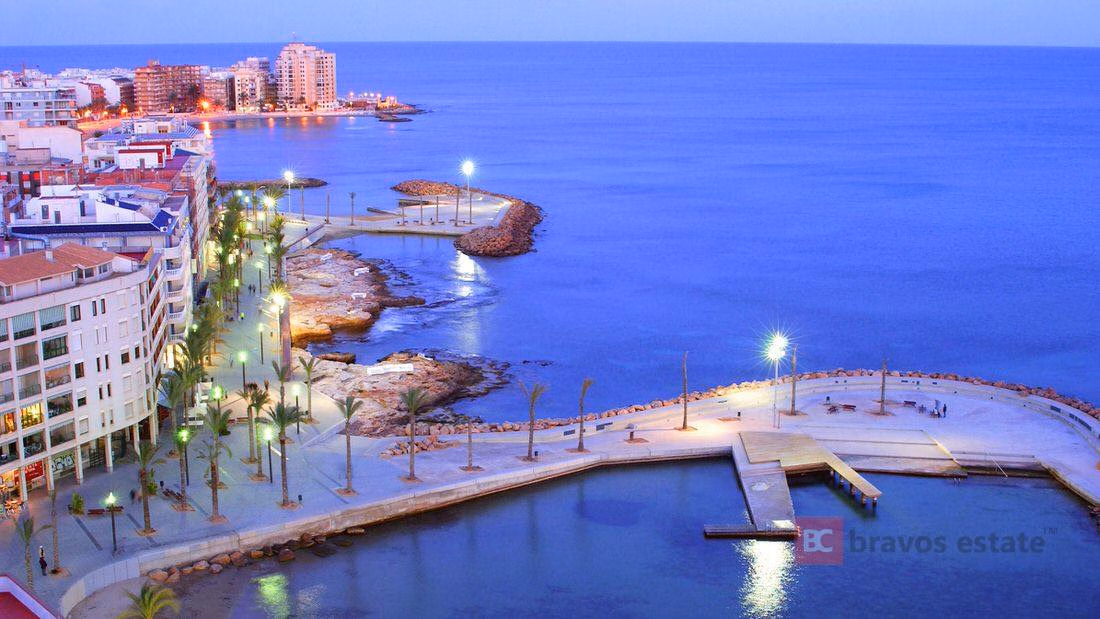 Seafront 3-Bedroom Apartment in Punta Prima - 5