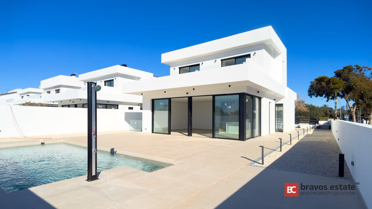 Beachside 5-Bedroom Villa in El Campello - 2