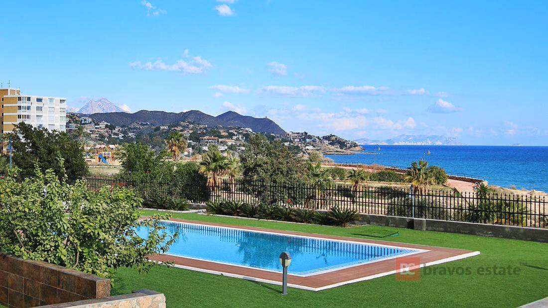 Seafront 3-Bedroom Bungalow in El Campello - 1