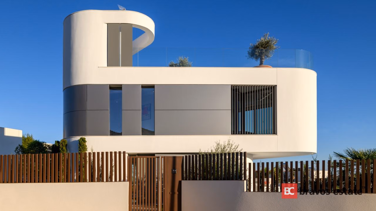 Spacious 4-Bedroom Villa in Finestrat · 331 m² - 6