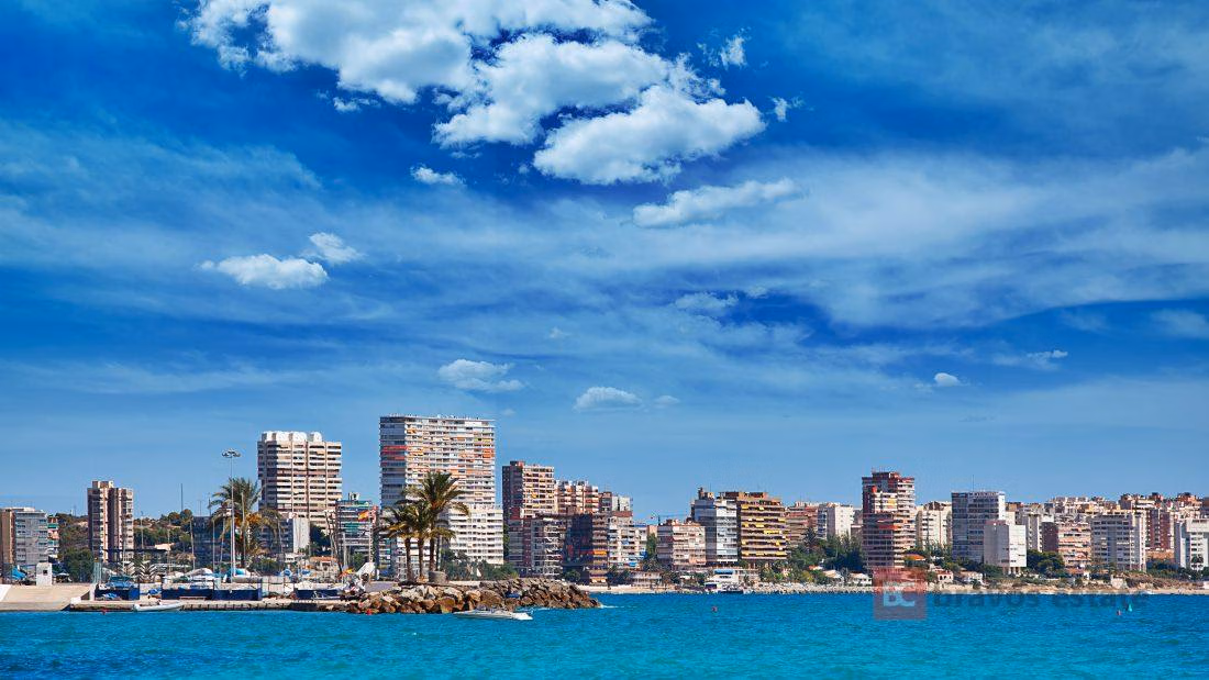 Beachside 3-Bedroom Apartment in Playa de San Juan · 109 m² - 19