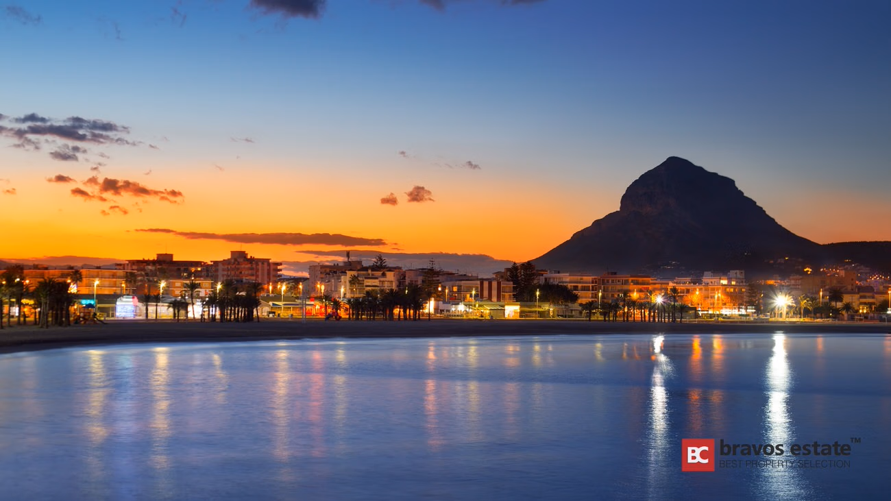 Beachside 3-Bedroom Apartment in Javea - 20