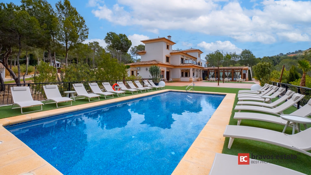 Villa De Lujo de 12 Dormitorios en Finestrat - 1