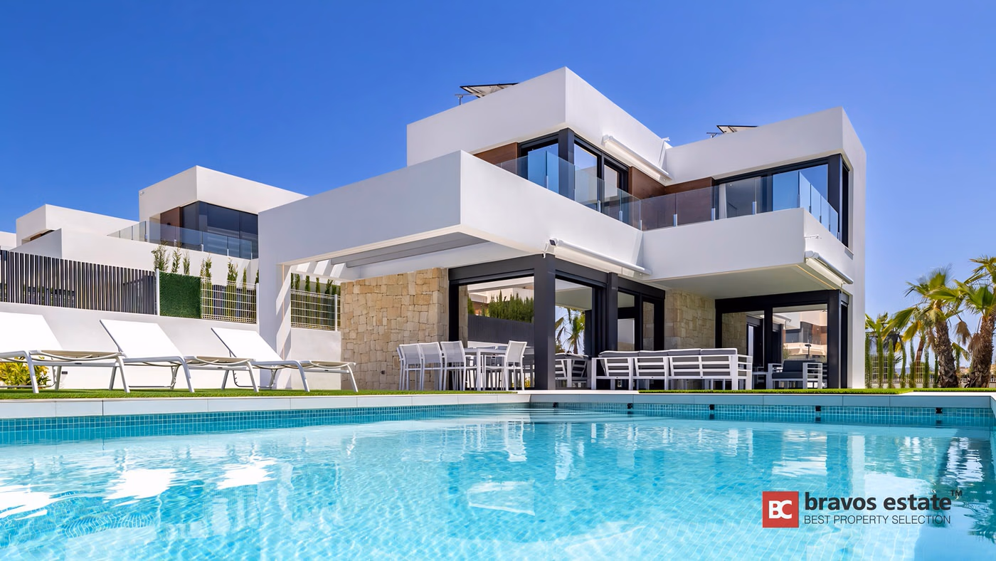 Spacious 4-Bedroom Villa in Finestrat 1
