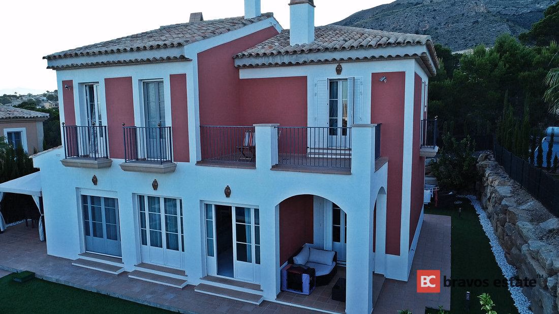 Bright 4-Bedroom Villa in Finestrat - 5