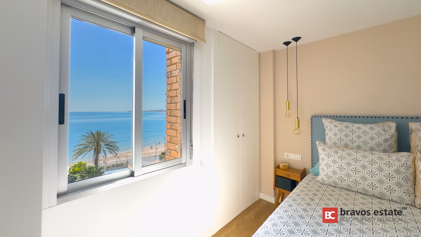 Seafront 2-Bedroom Apartment in El Campello - 12