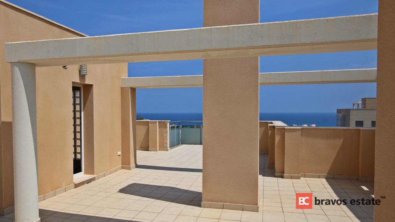 Beachside 4-Bedroom Apartment in El Campello · 141 m² - 6