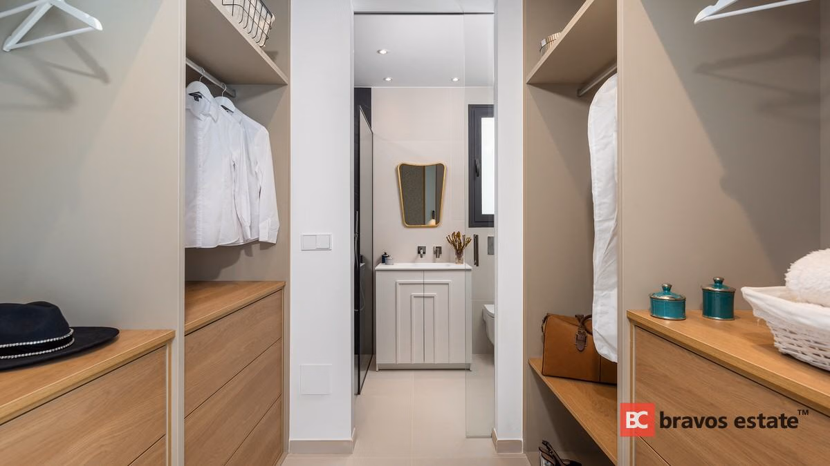 Spacious 3-Bedroom Villa in La Nucía - 2