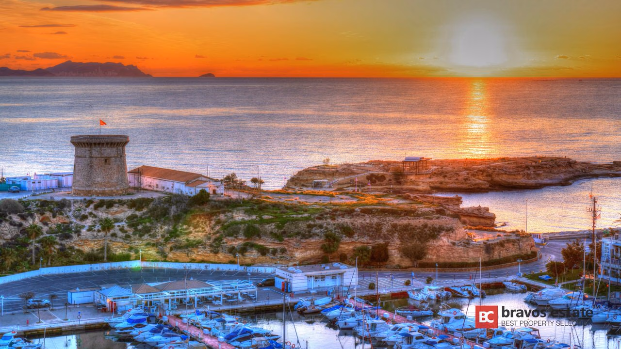 Beachside 4-Bedroom Bungalow in El Campello - 29