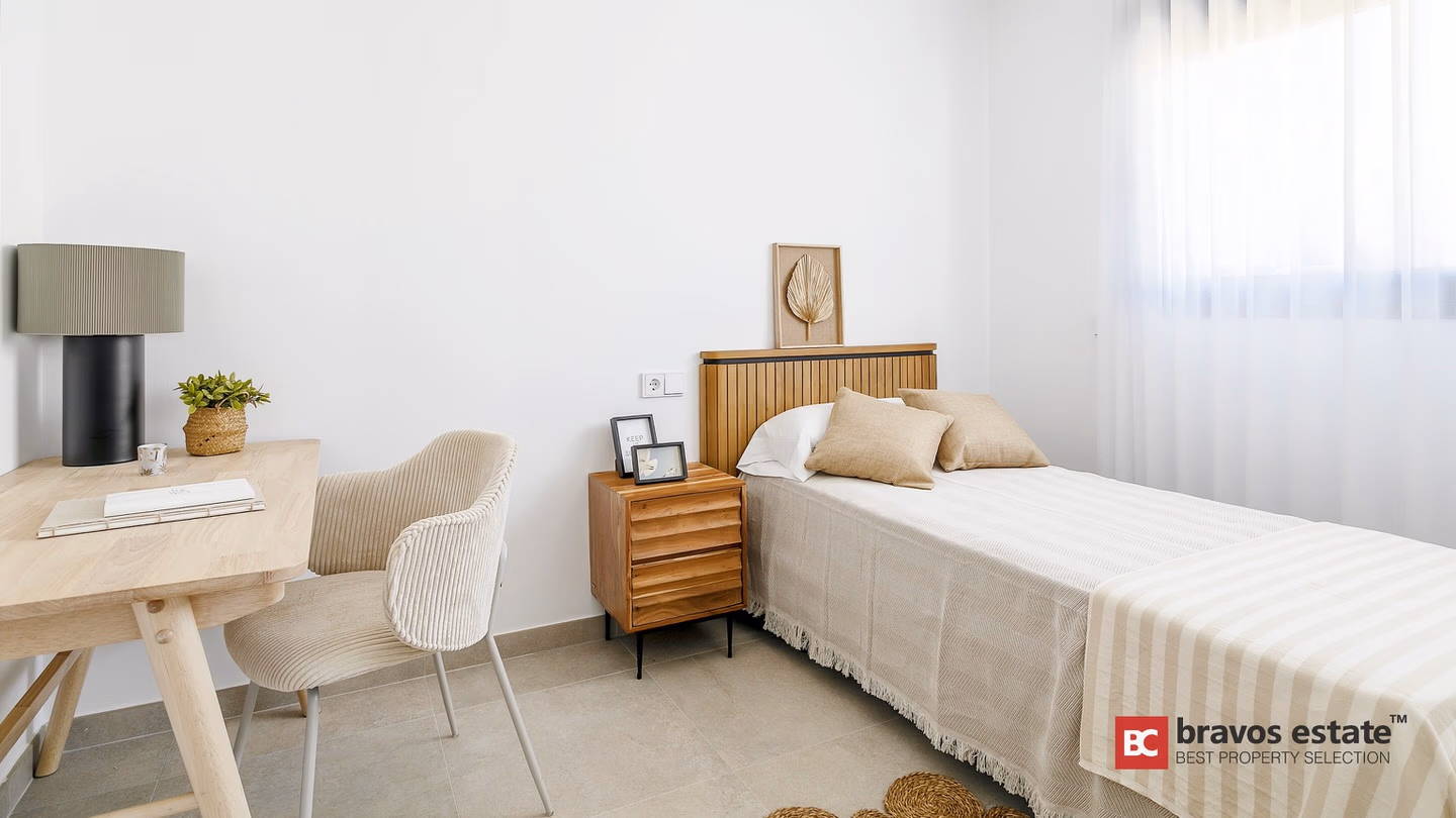 Beachside 3-Bedroom Apartment in Arenales del Sol - 10