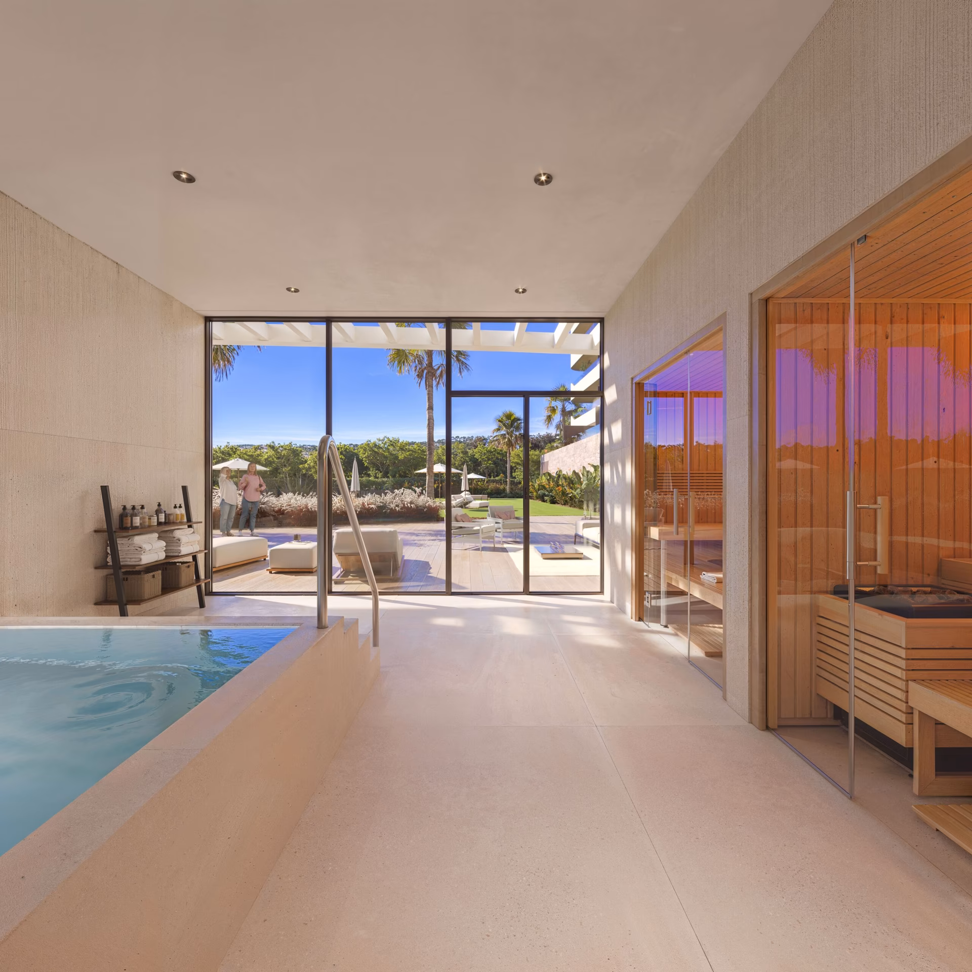 Espace spa intérieur avec sauna