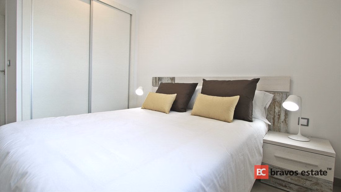 Beachside 2-Bedroom Apartment in Arenales del Sol · 113 m² - 16