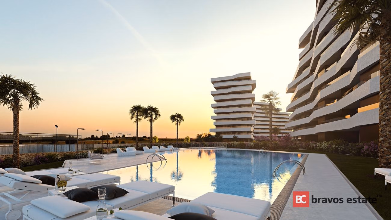 Beachside 4-Bedroom Apartment in Playa de San Juan · 136 m² - 18