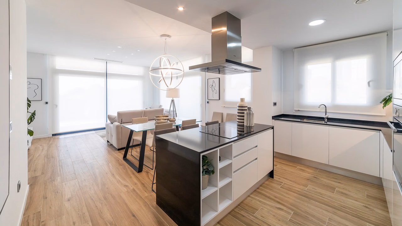 Seafront 2-Bedroom Apartment in Benidorm · Ref 1600 - 18
