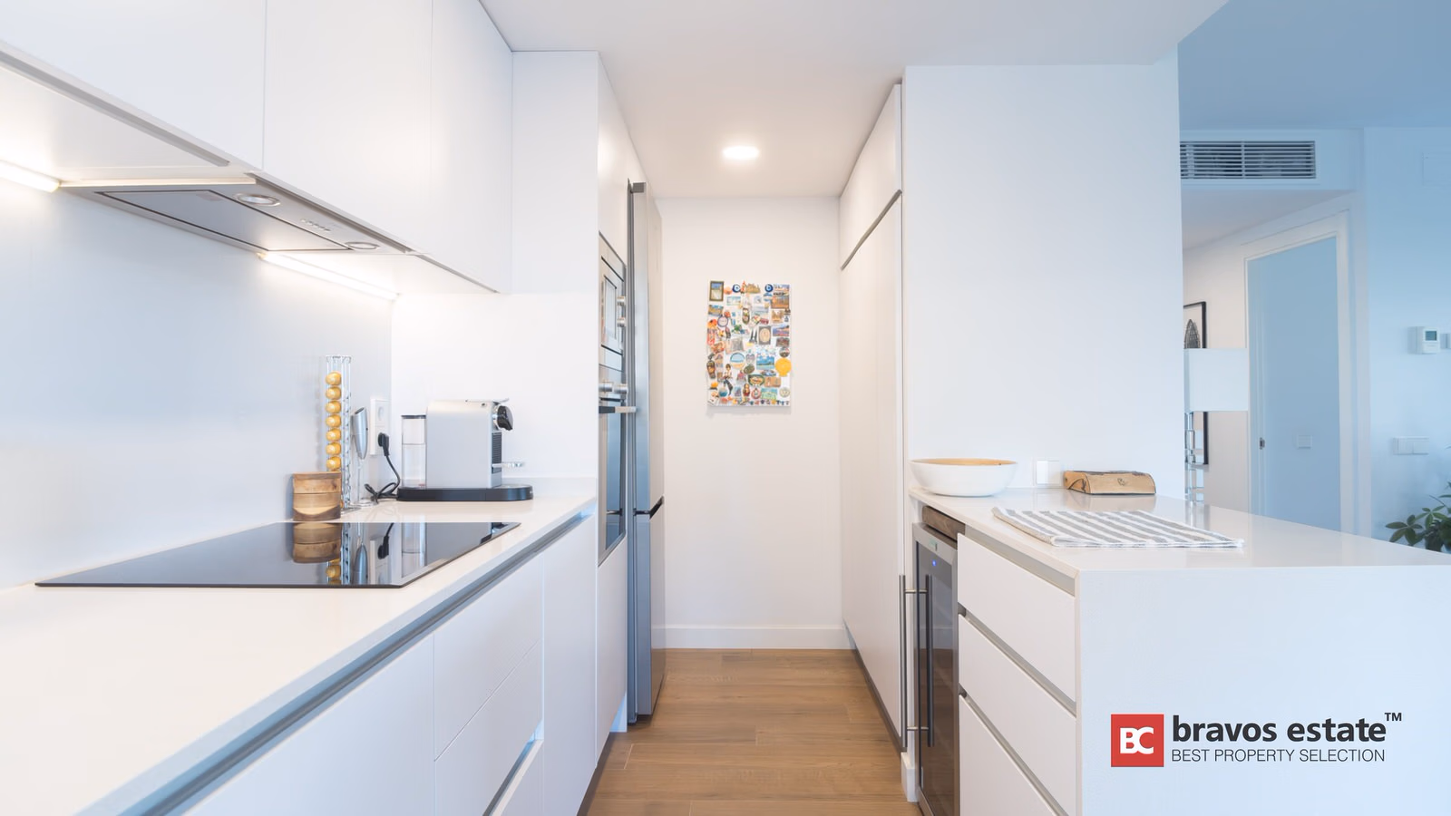 Beachside 4-Bedroom Apartment in Playa de San Juan · 146 m² - 12