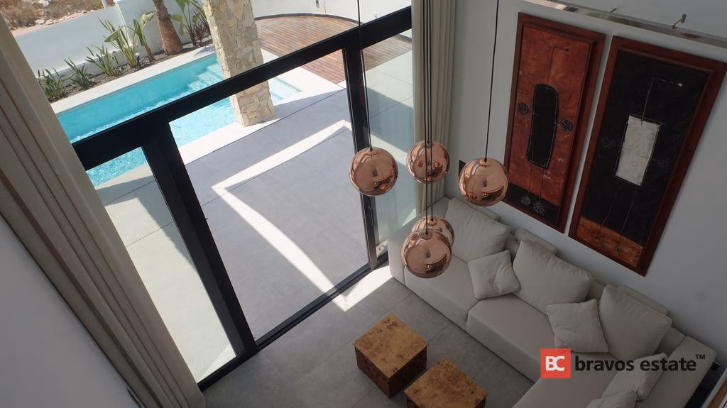 Beachside 4-Bedroom Villa in Torrevieja · 200 m² - 14
