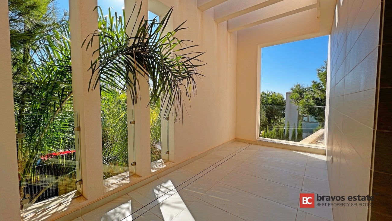 Elegant 4-Bedroom Villa in Finestrat - 28