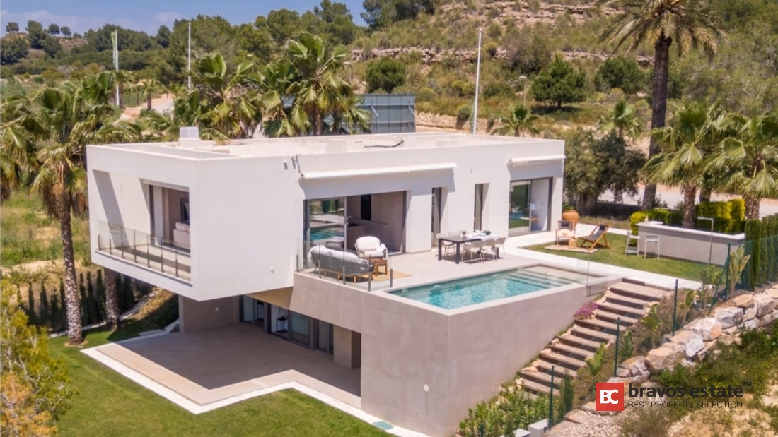 Villa Espaciosa de 3 Dormitorios en Las Colinas 1